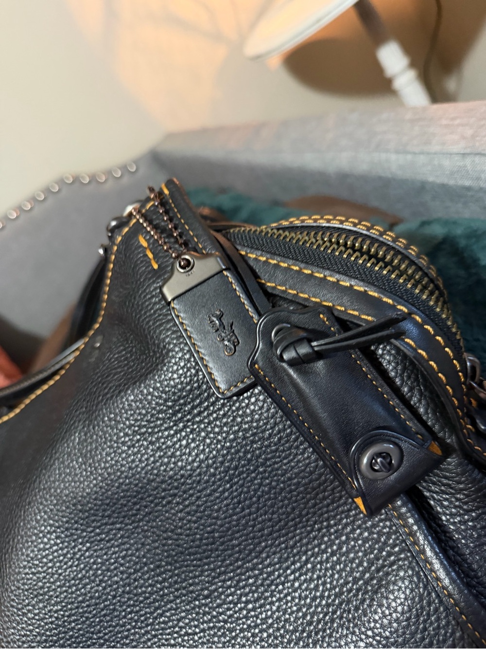 Coach rogue. Older style. - Picture 2 of 3